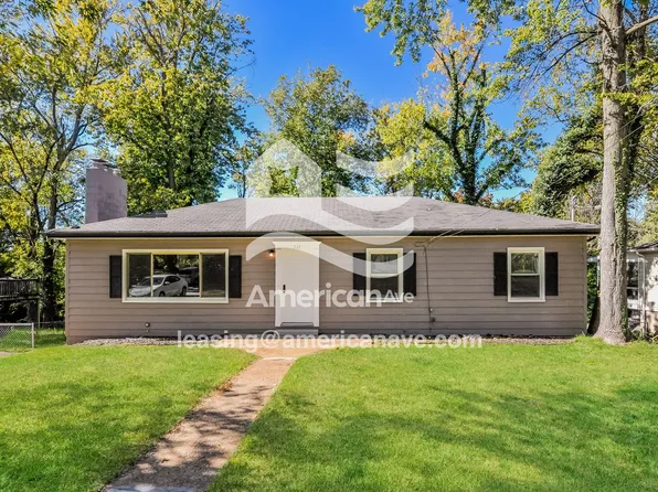 327 Wedge Dr, Saint Louis, MO 63135