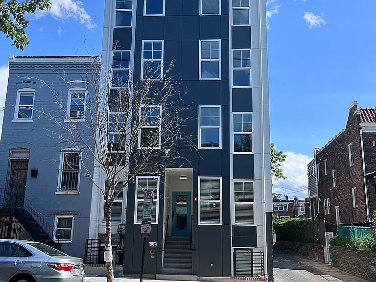 712 Girard St