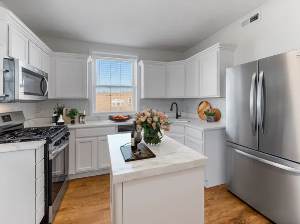 5410 N Campbell Ave #2, Chicago, IL 60625