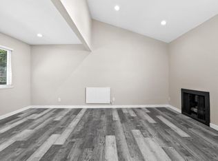 381 Hamilton St #A101, Costa Mesa, CA 92627