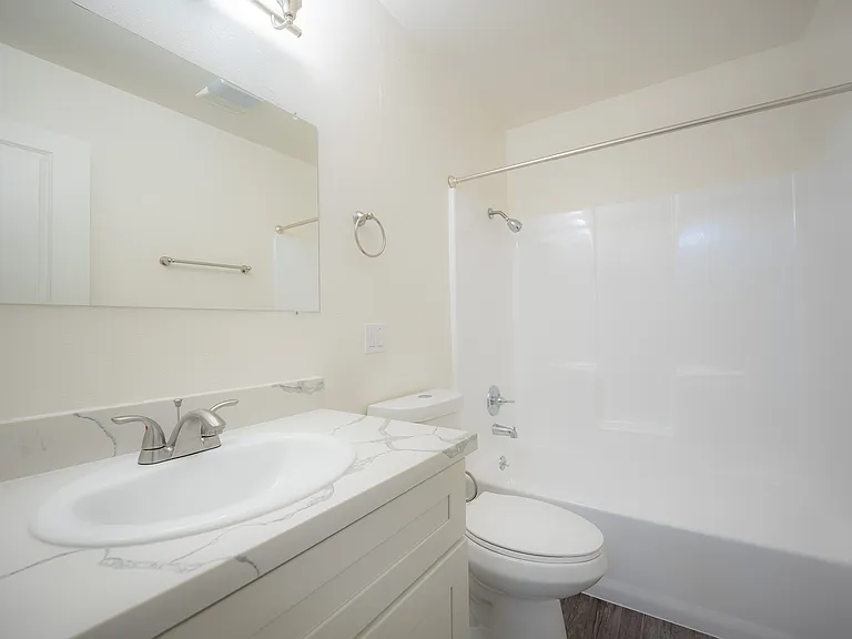 3040 Sunset UNIT#15 bath