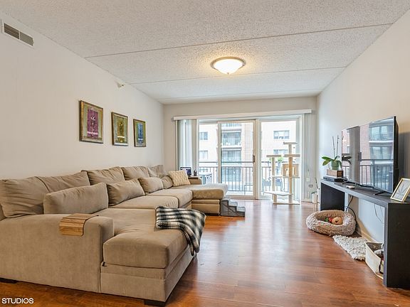 5th image of 770 Pearson St APT 302