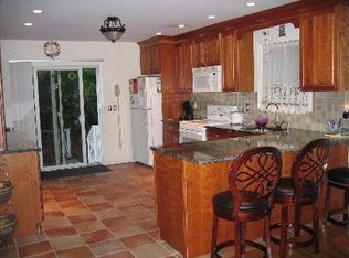 89 North Rd, Hampton Bays, NY 11946