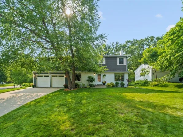 2922 Shady Ln, Cedar Falls, IA 50613