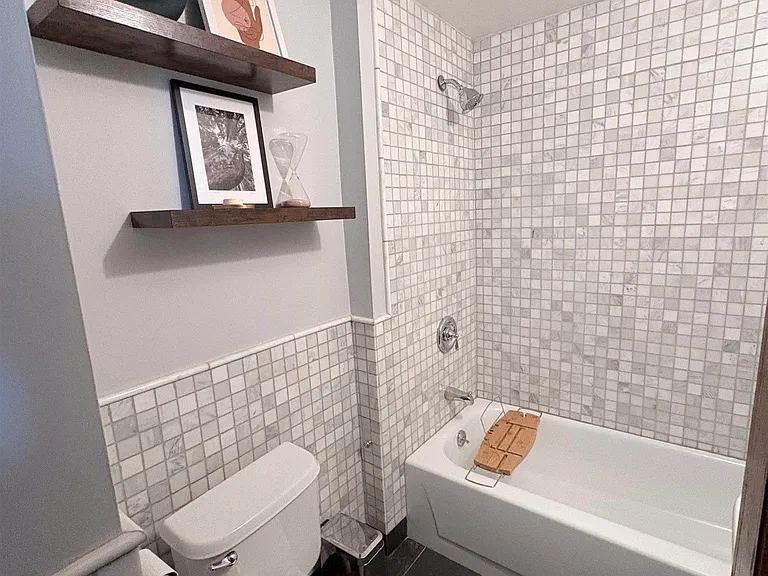 659 W Canfield St #5 — Photo 18