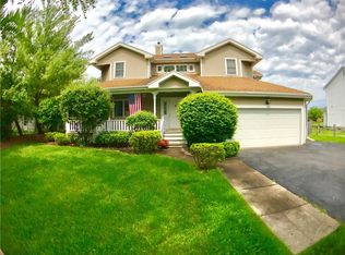 65 Brandywine Ln, Rochester, NY 14618