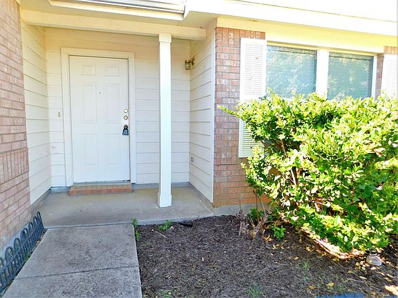 3rd image of 2408 Rolling Ridge Dr