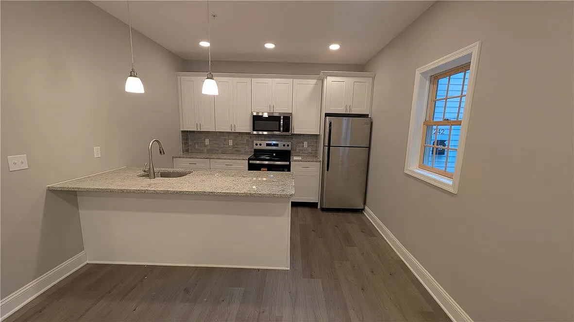1 bed, 1.0 bath, 648 sqft, $1,995 — Photo 4