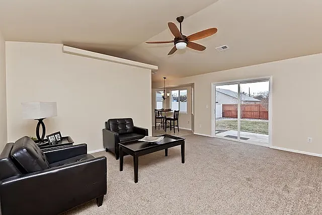 4 bed, 1382 sqft, $2,300 — Photo 4