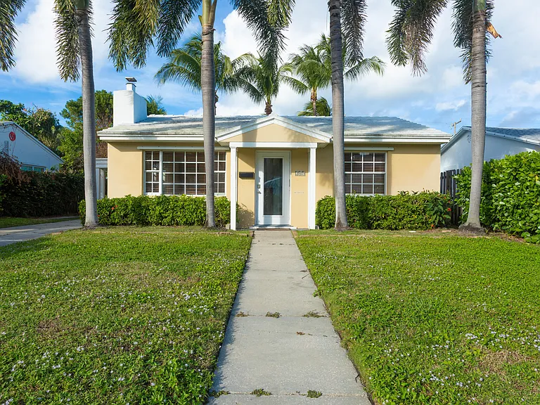 245 Cortez Rd — Photo 2