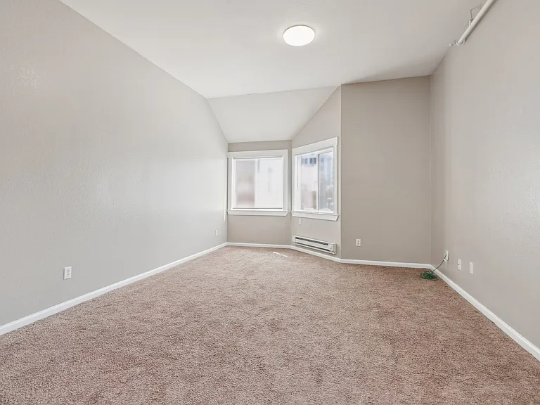 2070 University Avenue — Photo 22