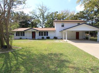 113 Castlewood Rd, Enchanted Oaks, TX 75156