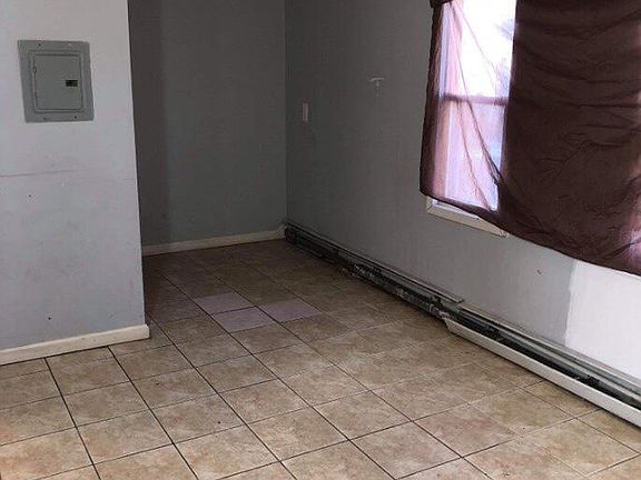 5th image of 206 Peshine Ave #0