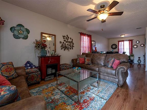 3rd image of 624 Karen Dr