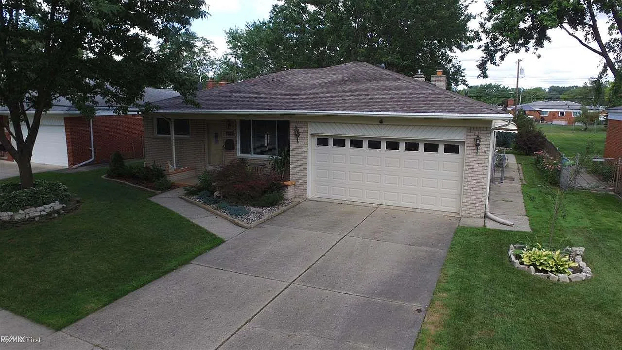 27727 Yvette Dr photo 1