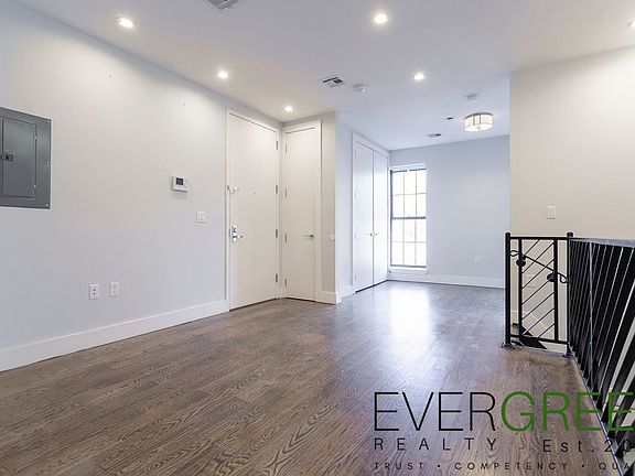 4th image of 634 Kosciuszko St APT 2