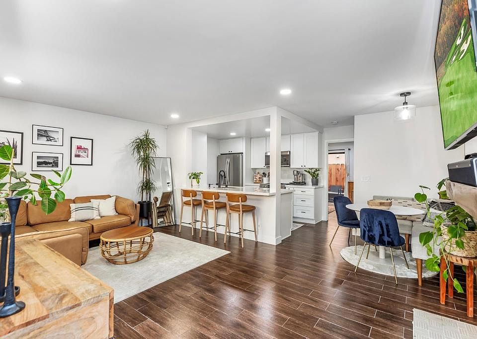 1st image of 4549 33rd St Unit 1
