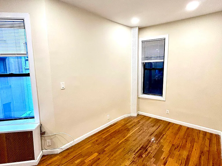 608 E 9th St #9 — Photo 5