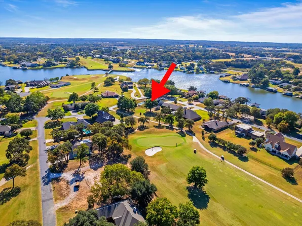 734 Kiowa Dr W, Lake Kiowa, TX 76240
