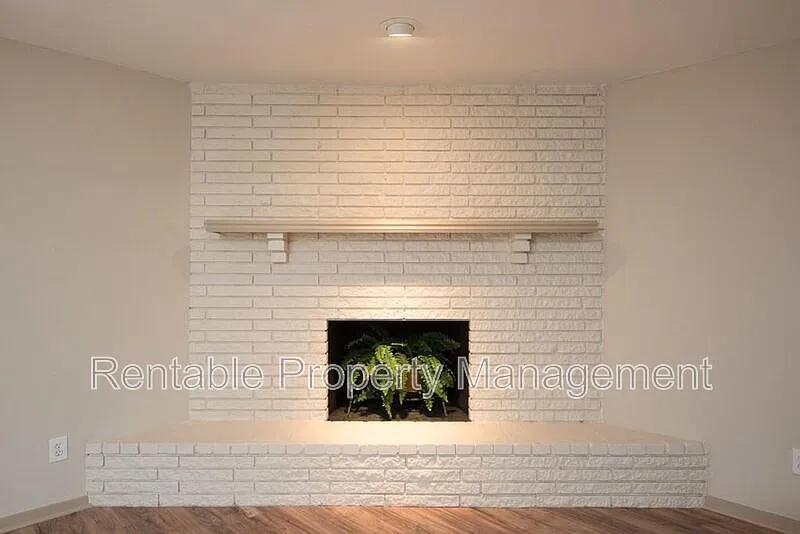 3 bed, 2.0 bath, 1622 sqft, $1,825 — Photo 3