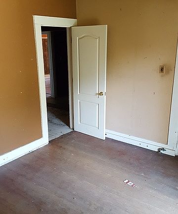 4th image of 1014 North Ctr