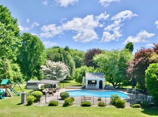 23 Lyons Rd, Dudley, MA 01571