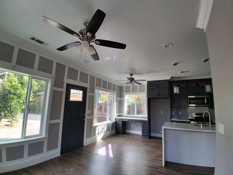 2112 Eicher Ave — Photo 3