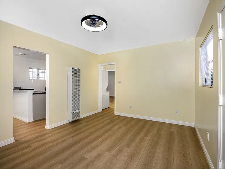3620 S Budlong Ave — Photo 7