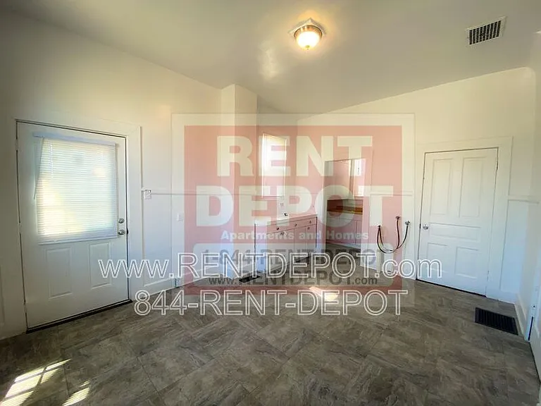 519 E Michigan St — Photo 21