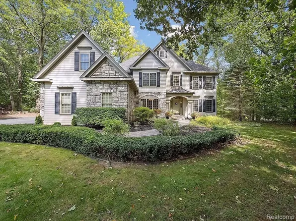 4717 Lakeshire Ct, Howell, MI 48843