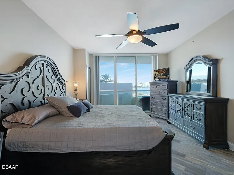 241 Riverside Dr #208 — Photo 19