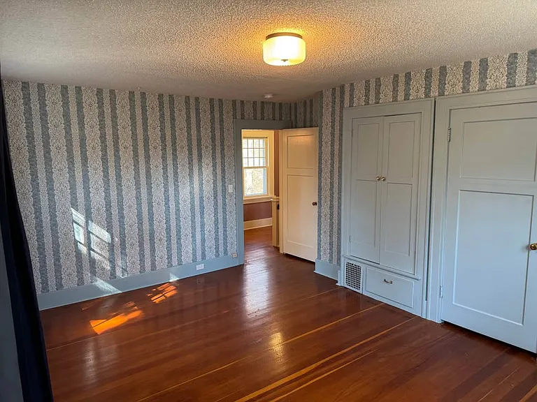 945 University St — Photo 14