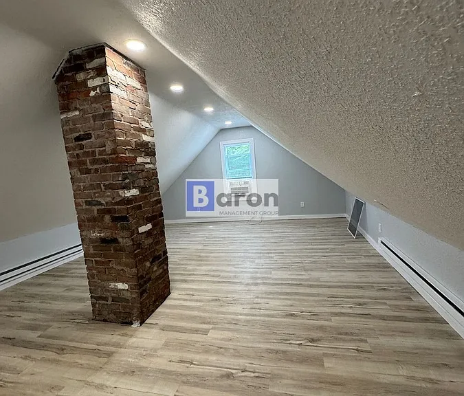 501 N Walnut St — Photo 5