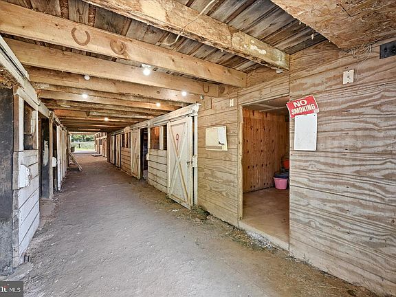 3rd image of 1381 Leetown Rd
