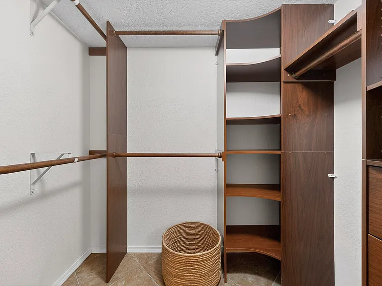 9735 Village Green Dr NE — Photo 25