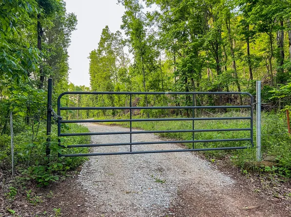 32 Chimney Field Rd, Winslow, AR 72959