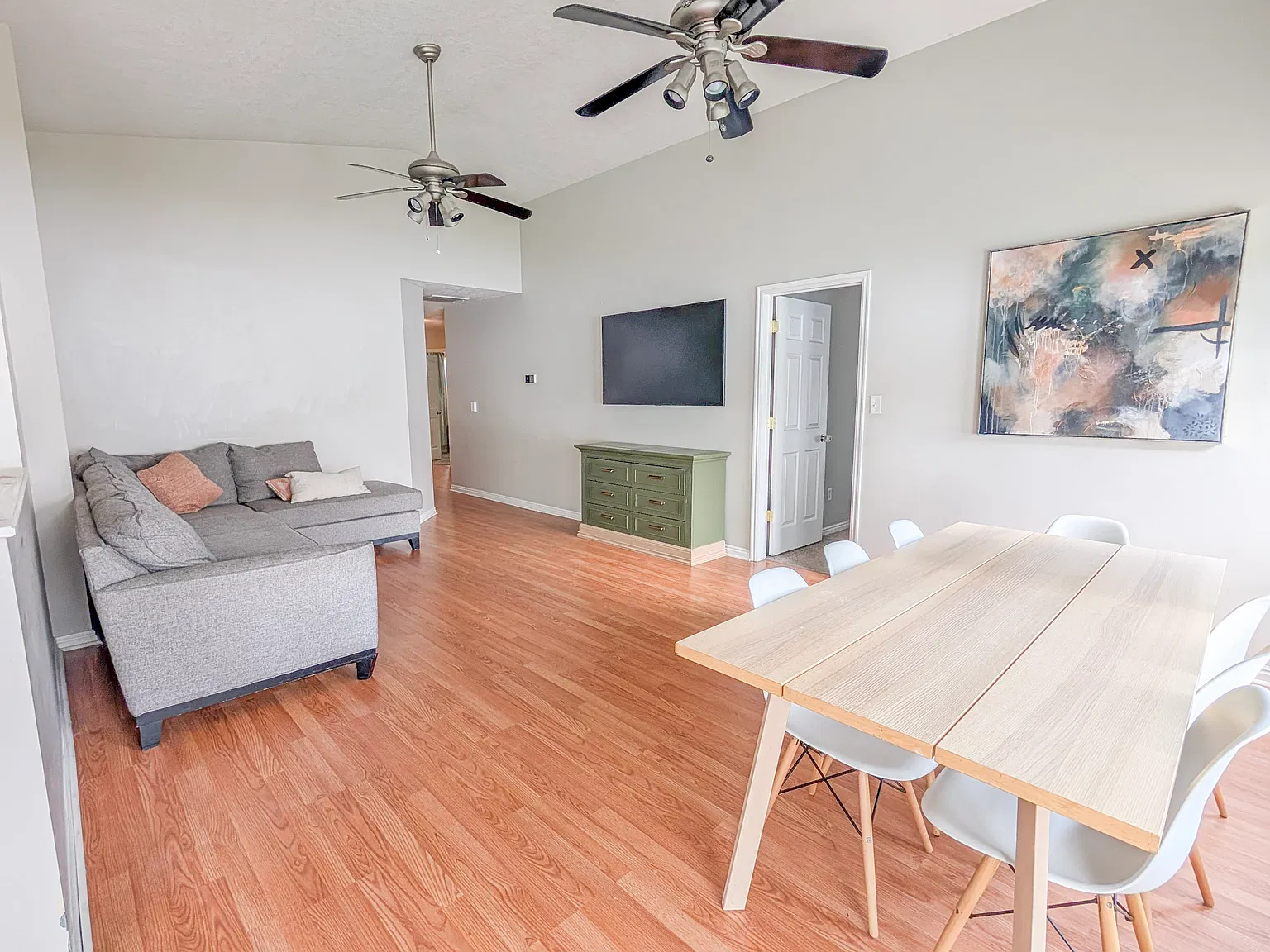 3 bed, 1280 sqft, $2,000 — Photo 4