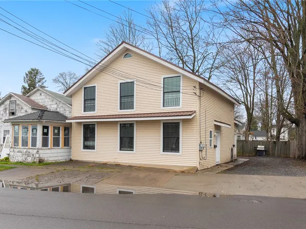 77 Canal St, Lyons, NY 14489