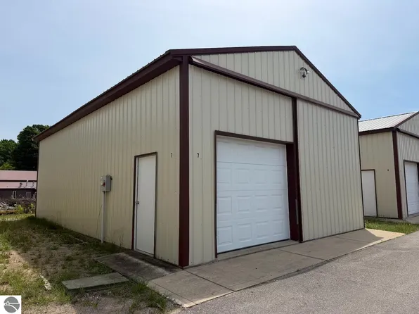 6173 Shanty Creek Rd, Bellaire, MI 49615