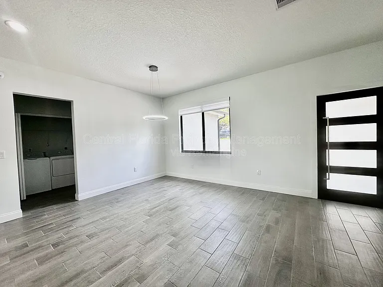 774 W 9th St — Photo 11