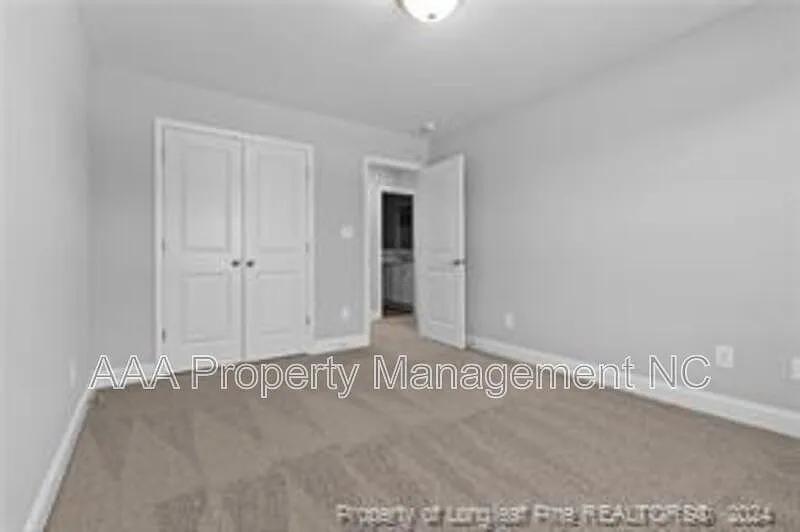 4 bed, 2.5 bath, 2300 sqft, $2,700 — Photo 4