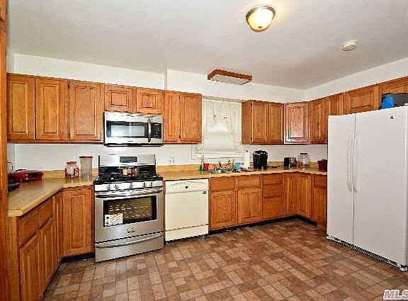 3rd image of 2950 Moreland Ave