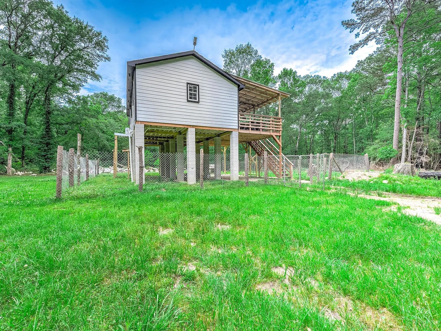 2 bed, 1.0 bath, 720 sqft, $1,250 — Photo 2