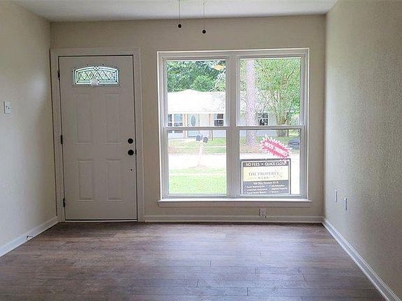 Formal sitting or dining room