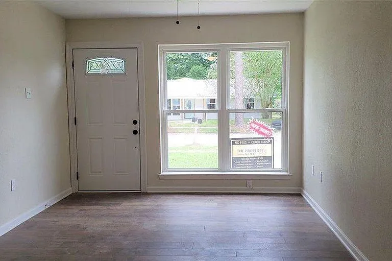 Formal sitting or dining room