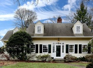 306 Graydon Ter, Ridgewood, NJ 07450