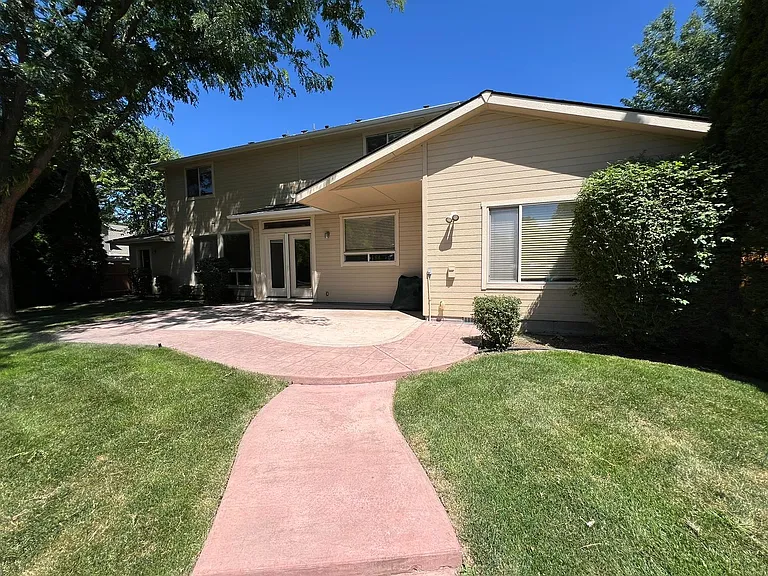 811 E Knoll Ct — Photo 49