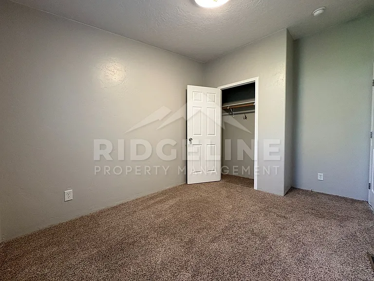 582 N 4200 E — Photo 10