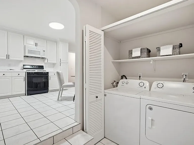 324 Angel Ave — Photo 5