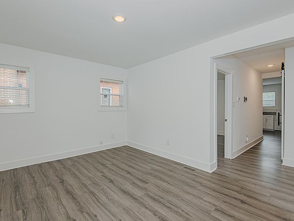 3rd image of 411 Dunstan Ave
